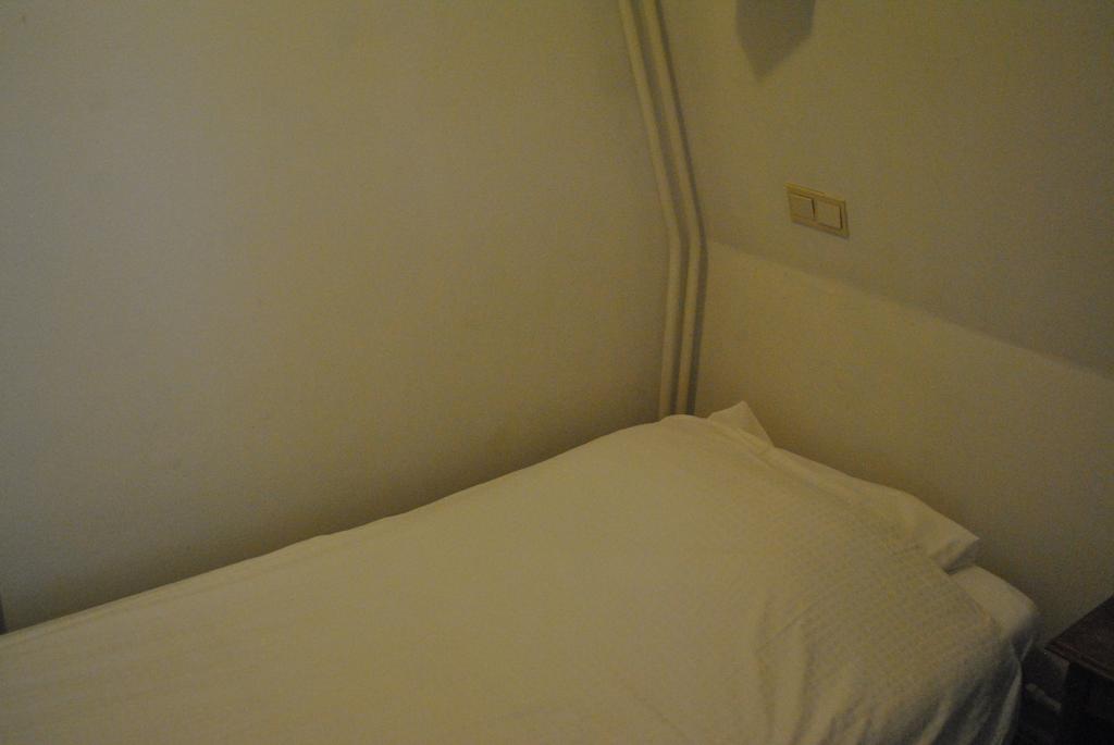 De Halve Maan Hotel Bovenkarspel Room photo